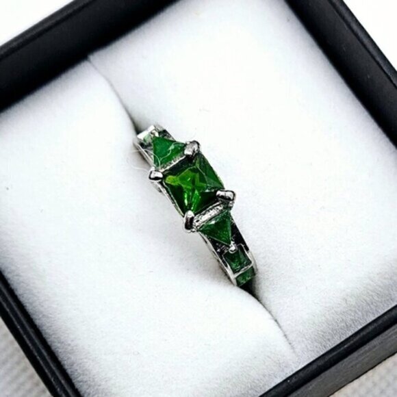Silver Tone Simulant Emerald Gemstone Fashion Ring - Picture 3 of 10